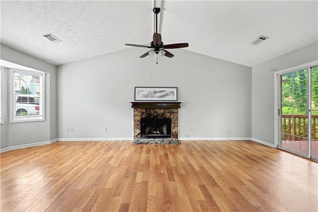 3 bedroom, 2 bathroom, 1,538 sq ft single family residence under contract at 407 Sheppard Xing Court, Stone Mountain, GA 30083 — photo 8