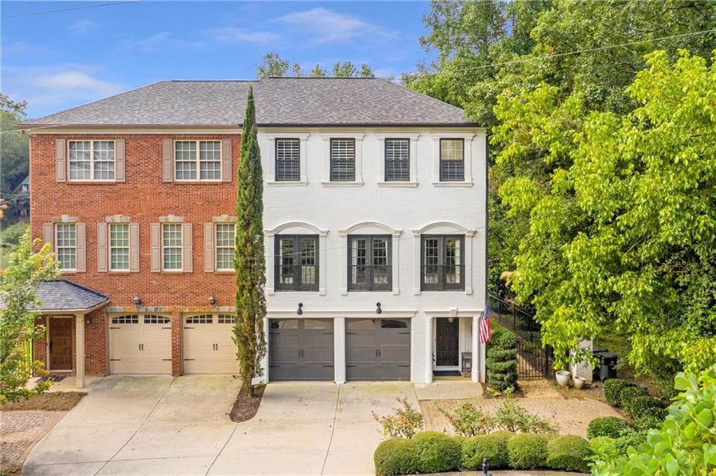 3 bedroom, 3 bathroom, 2,034 sq ft townhouse for rent at 59 Oxbo Road, Roswell, GA 30075 for $5,600 a month