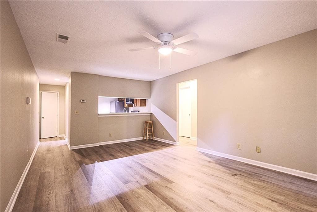 2 bedroom, 2 bathroom, 900 sq ft condominium for sale at 436 Teal Court, Roswell, GA 30076 — photo 2