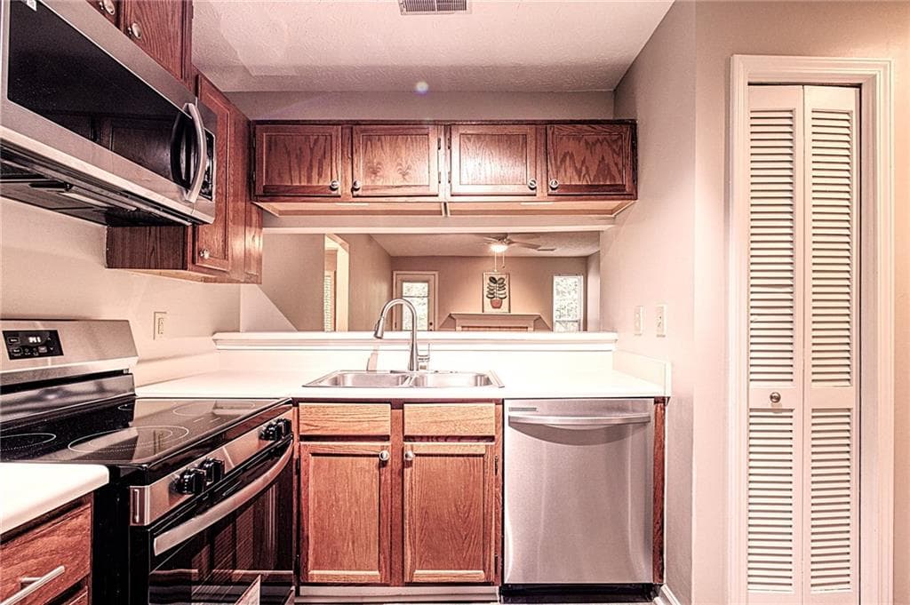 2 bedroom, 2 bathroom, 900 sq ft condominium for sale at 436 Teal Court, Roswell, GA 30076 — photo 4