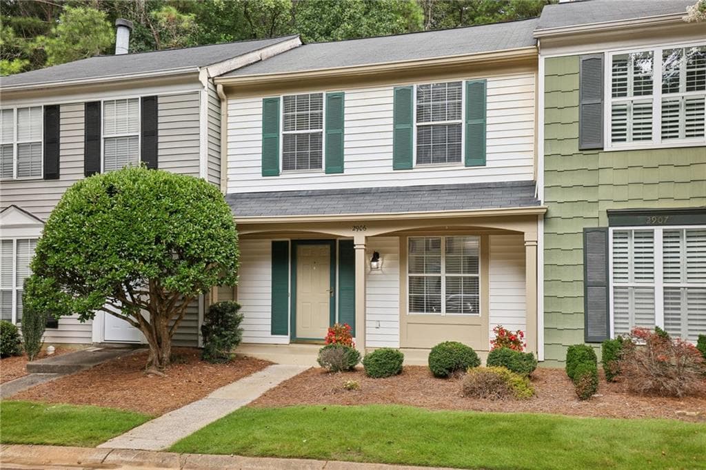 2 bedroom, 3 bathroom, 1,200 sq ft townhouse for sale at 2906 Queen Anne Court, Sandy Springs, GA 30350 — photo 2