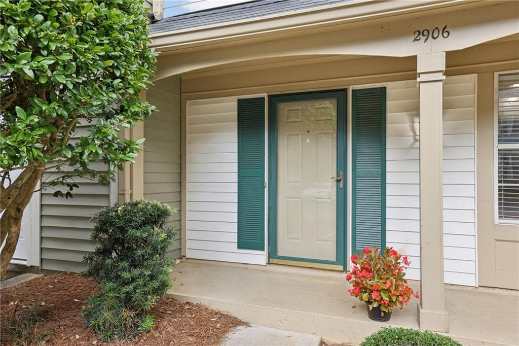 2 bedroom, 3 bathroom, 1,200 sq ft townhouse for sale at 2906 Queen Anne Court, Sandy Springs, GA 30350 — photo 3