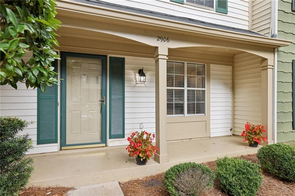 2 bedroom, 3 bathroom, 1,200 sq ft townhouse for sale at 2906 Queen Anne Court, Sandy Springs, GA 30350 — photo 4