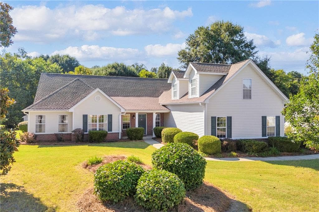 4 bedroom, 2 bathroom, 1,976 sq ft single family residence for sale at 123 Berry Hill Lane, Hoschton, GA 30548