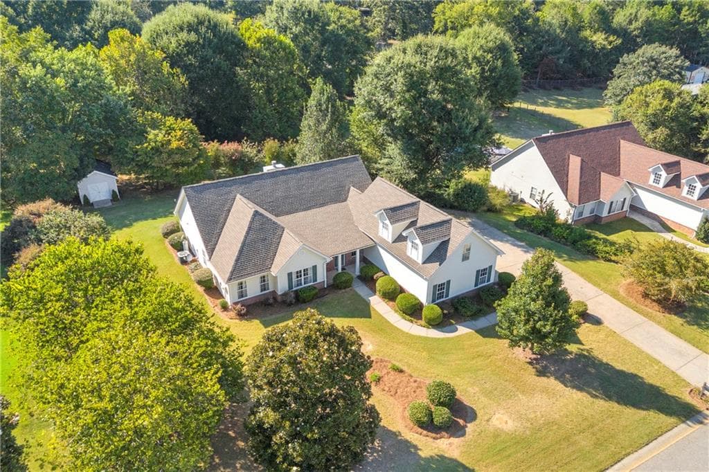 4 bedroom, 2 bathroom, 1,976 sq ft single family residence for sale at 123 Berry Hill Lane, Hoschton, GA 30548 — photo 2