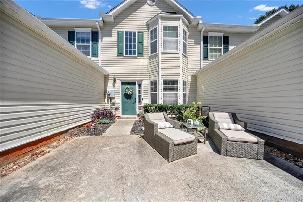 2 bedroom, 3 bathroom, 1,294 sq ft single family residence for sale at 4625 Crawford Oaks, Oakwood, GA 30566 — photo 2