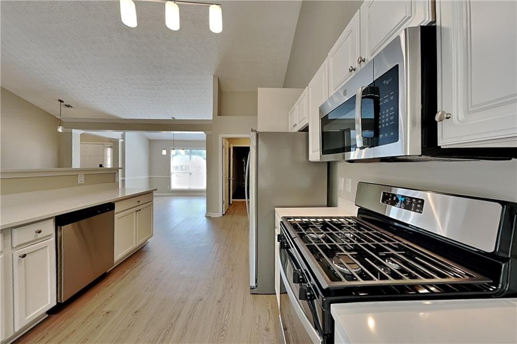 3 bedroom, 2 bathroom, 1,789 sq ft single family residence for rent at 2494 Insdale Trace, Acworth, GA 30101 for $2,195 a month — photo 6