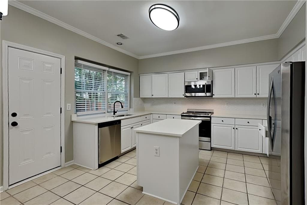 4 bedroom, 3 bathroom, 2,860 sq ft single family residence for rent at 6520 Ganton Drive, Johns Creek, GA 30097 for $3,575 a month — photo 5