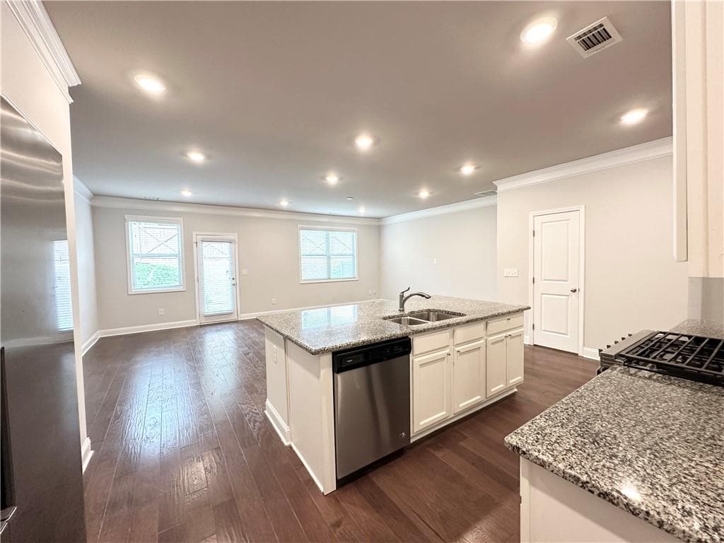 3 bedroom, 3 bathroom, 1,928 sq ft townhouse for sale at 2560 Norwich Trace, Snellville, GA 30078 — photo 6