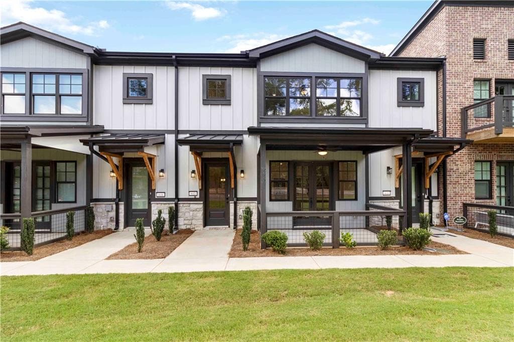 3 bedroom, 3 bathroom, 1,961 sq ft townhouse for sale at 937 Willingham Drive 7, Hapeville, GA 30354 — photo 2