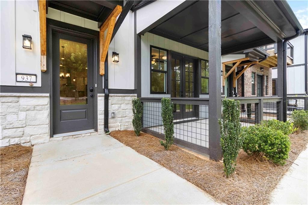 3 bedroom, 3 bathroom, 1,961 sq ft townhouse for sale at 937 Willingham Drive 7, Hapeville, GA 30354 — photo 3