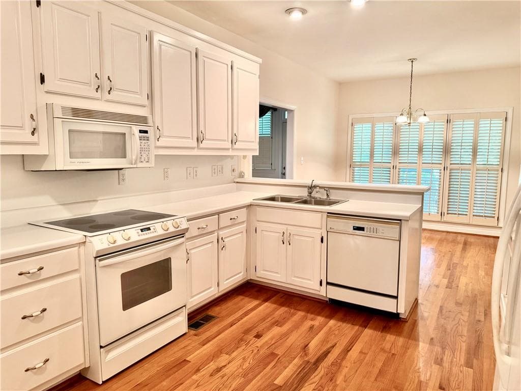 3 bedroom, 2 bathroom, 2,027 sq ft single family residence for sale at 4050 Somerset Ridge, Mcdonough, GA 30253 — photo 10