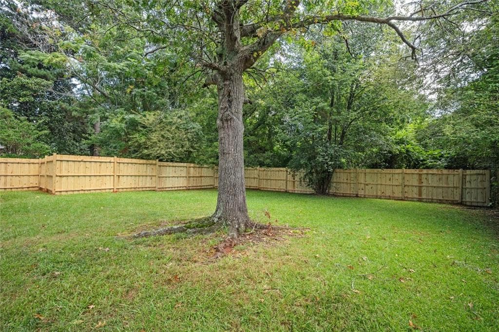 4 bedroom, 3 bathroom, 1,788 sq ft single family residence under contract at 1130 Mannbrook Drive, Stone Mountain, GA 30083 — photo 7
