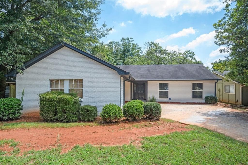 4 bedroom, 3 bathroom, 1,788 sq ft single family residence under contract at 1130 Mannbrook Drive, Stone Mountain, GA 30083 — photo 10