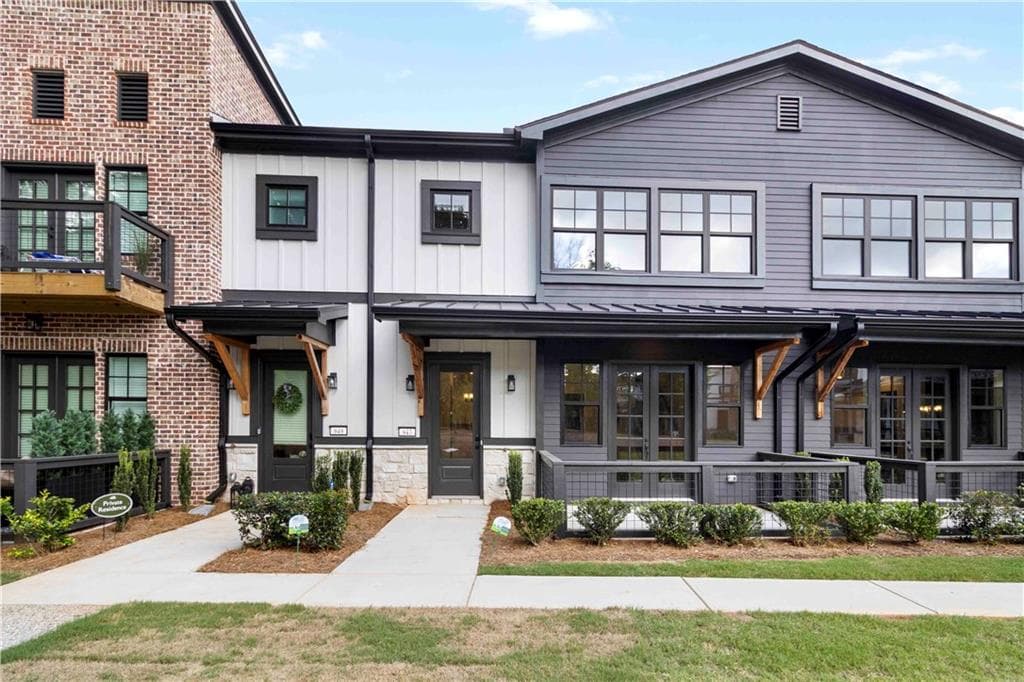 3 bedroom, 3 bathroom, 1,961 sq ft townhouse for sale at 947 Willingham Drive 2, Hapeville, GA 30354