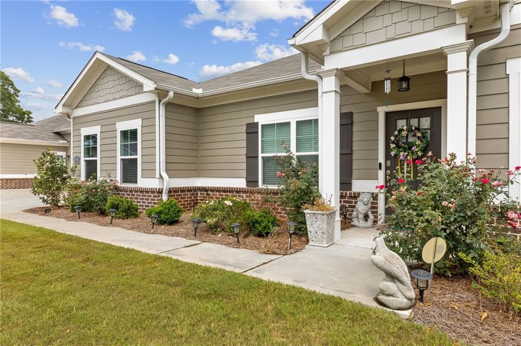 3 bedroom, 2 bathroom, 1,823 sq ft townhouse for sale at 2986 Rambler Drive, Loganville, GA 30052 — photo 3