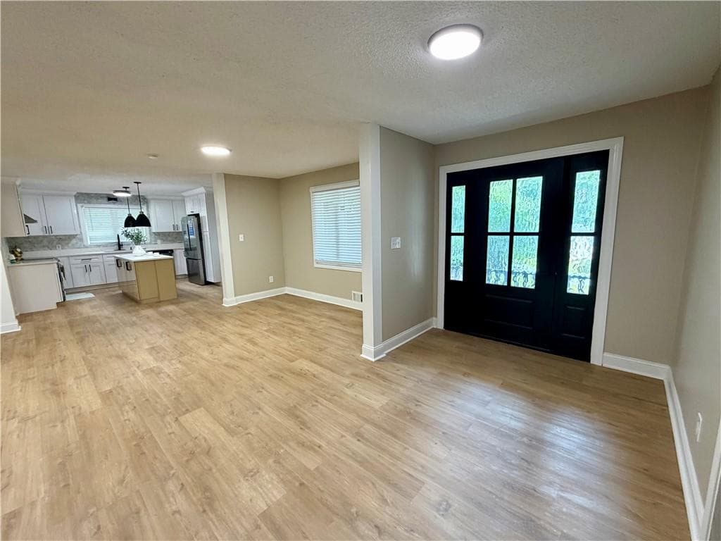 3 bedroom, 2 bathroom, 2,480 sq ft single family residence for sale at 8986 Mandarin Drive, Jonesboro, GA 30236 — photo 7