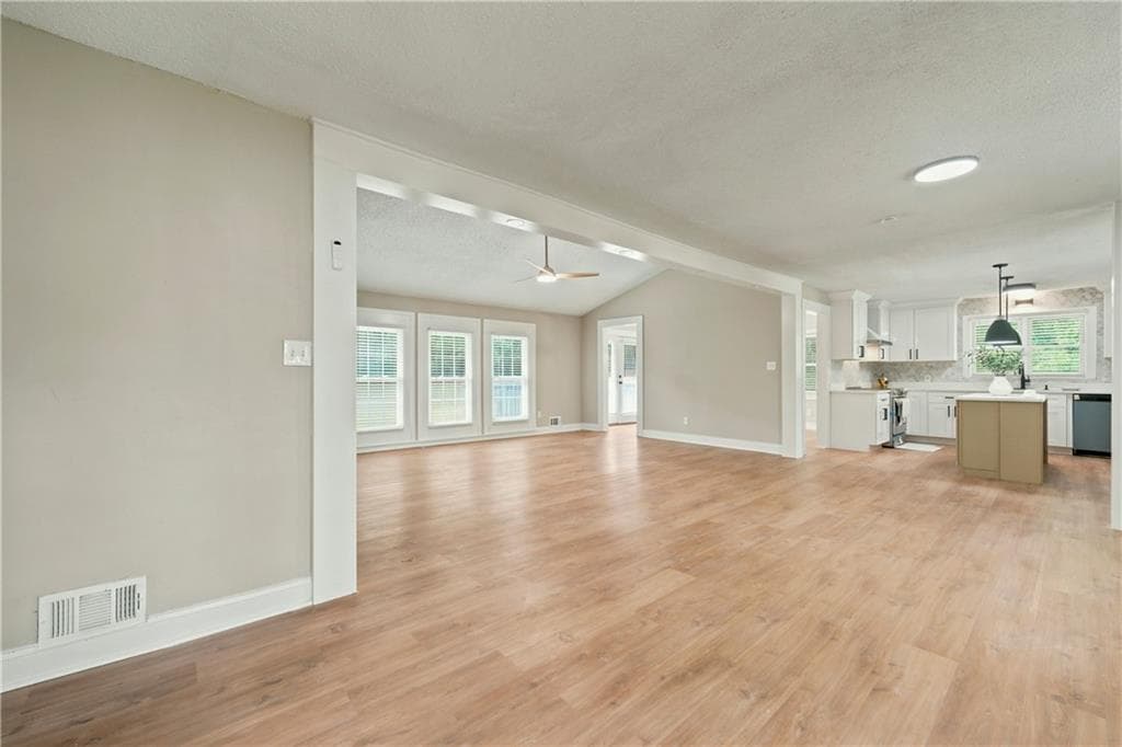 3 bedroom, 2 bathroom, 2,480 sq ft single family residence for sale at 8986 Mandarin Drive, Jonesboro, GA 30236 — photo 8