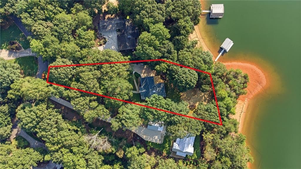 4 bedroom, 5 bathroom, 4,280 sq ft single family residence for sale at 2585 Bridgewater Circle, Gainesville, GA 30506 — photo 4