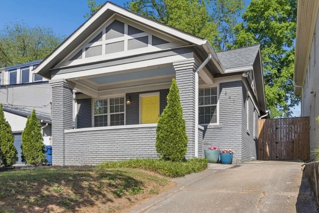 3 bedroom, 2 bathroom, 1,450 sq ft single family residence under contract at 547 Parkway Drive, Atlanta, GA 30308
