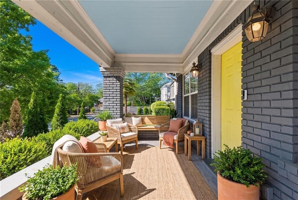 3 bedroom, 2 bathroom, 1,450 sq ft single family residence under contract at 547 Parkway Drive, Atlanta, GA 30308 — photo 2