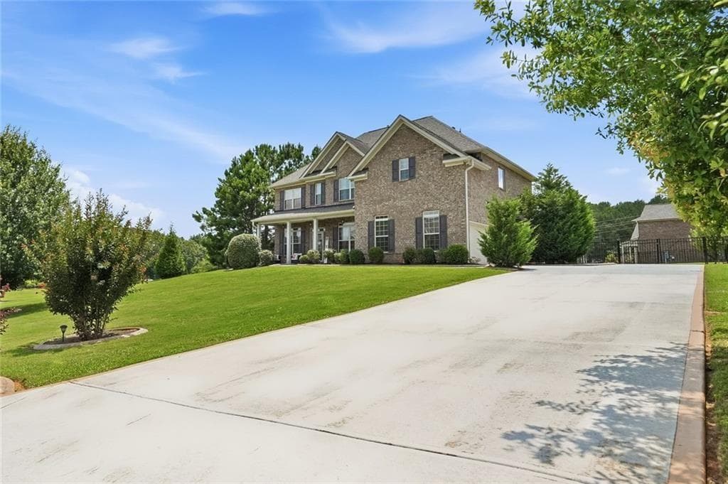 5 bedroom, 4 bathroom, 3,296 sq ft single family residence for sale at 15 Granville Lane, Covington, GA 30016 — photo 3