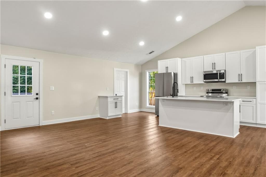 7 bedroom, 4 bathroom, 3,052 sq ft single family residence for sale at 6802 Magnolia Park Drive, Norcross, GA 30093 — photo 4