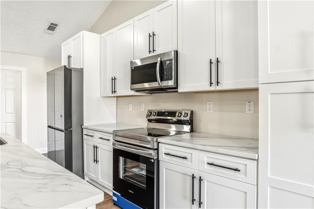 7 bedroom, 4 bathroom, 3,052 sq ft single family residence for sale at 6802 Magnolia Park Drive, Norcross, GA 30093 — photo 9
