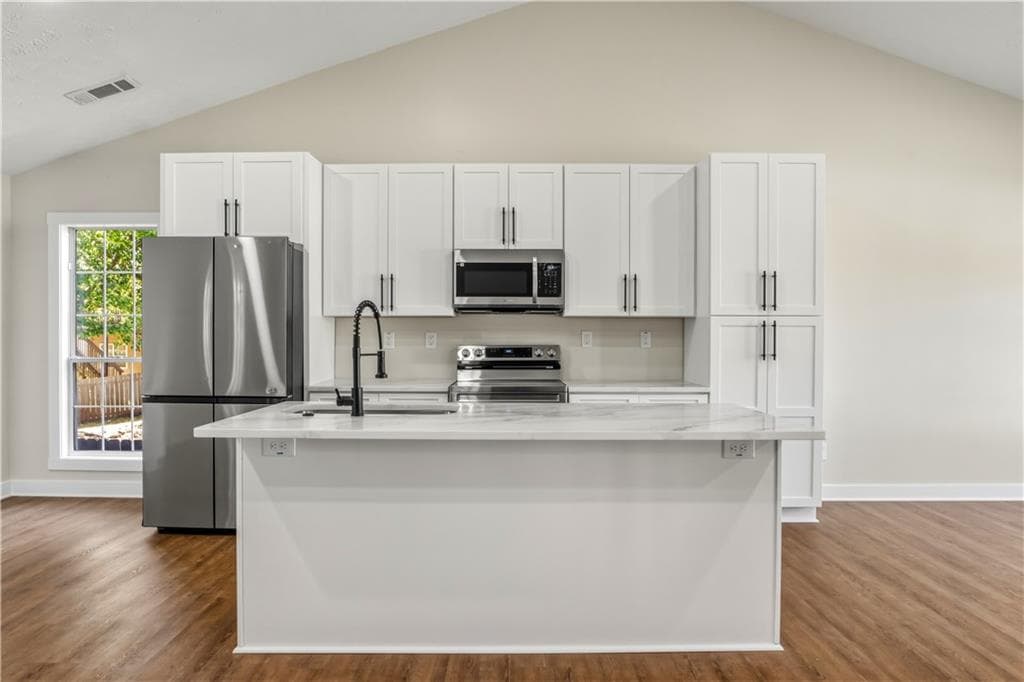 7 bedroom, 4 bathroom, 3,052 sq ft single family residence for sale at 6802 Magnolia Park Drive, Norcross, GA 30093 — photo 8