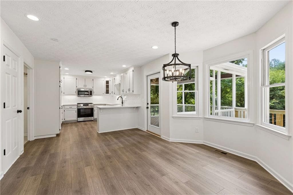 3 bedroom, 2 bathroom, 1,817 sq ft single family residence for sale at 8040 Wynfield Drive, Cumming, GA 30040 — photo 9