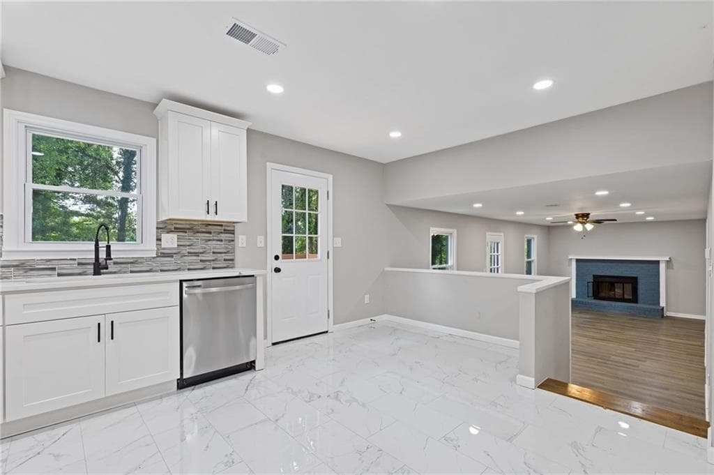 4 bedroom, 3 bathroom, 2,055 sq ft single family residence for sale at 2176 Deer Trail, Suwanee, GA 30024 — photo 7