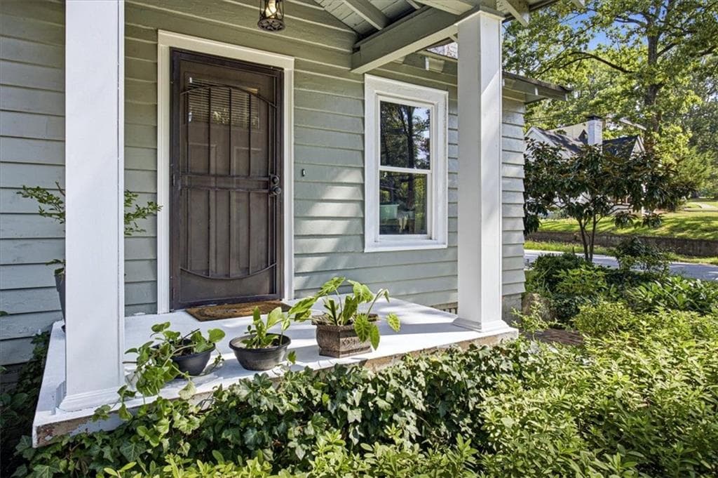 3 bedroom, 2 bathroom, 1,038 sq ft single family residence for sale at 1945 NW Baker Road, Atlanta, GA 30318