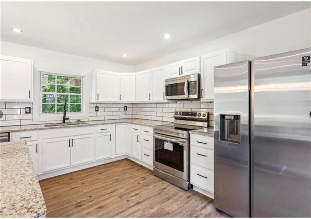 3 bedroom, 2 bathroom, 1,626 sq ft single family residence for sale at 3972 Emerald North Drive, Decatur, GA 30035 — photo 4