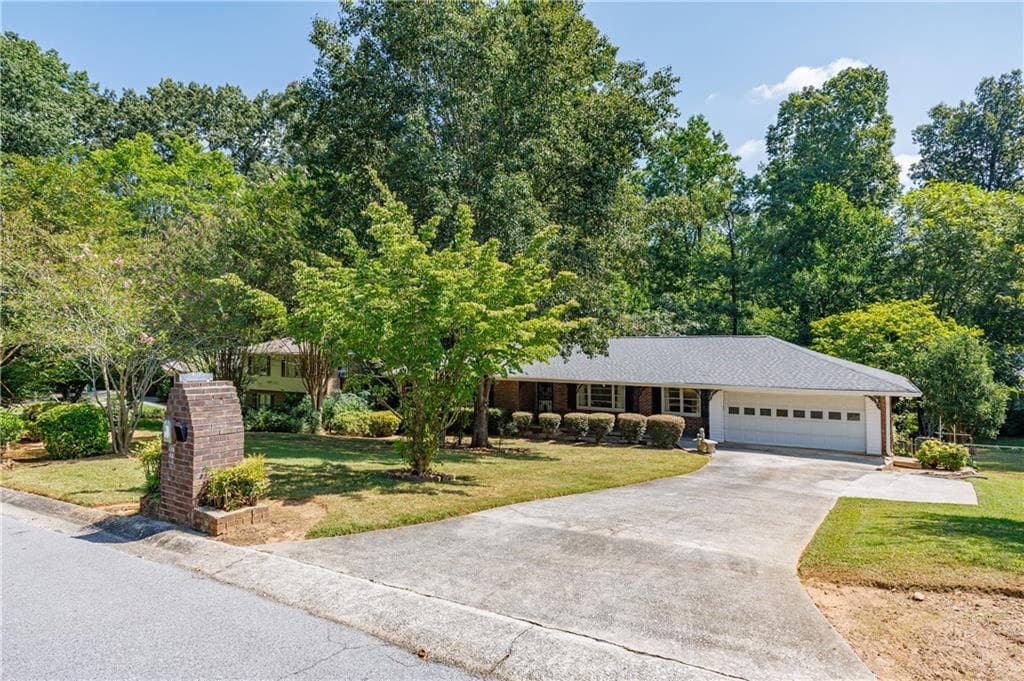 3 bedroom, 2 bathroom, 2,000 sq ft single family residence under contract at 3612 Hershey Lane, Tucker, GA 30084 — photo 5