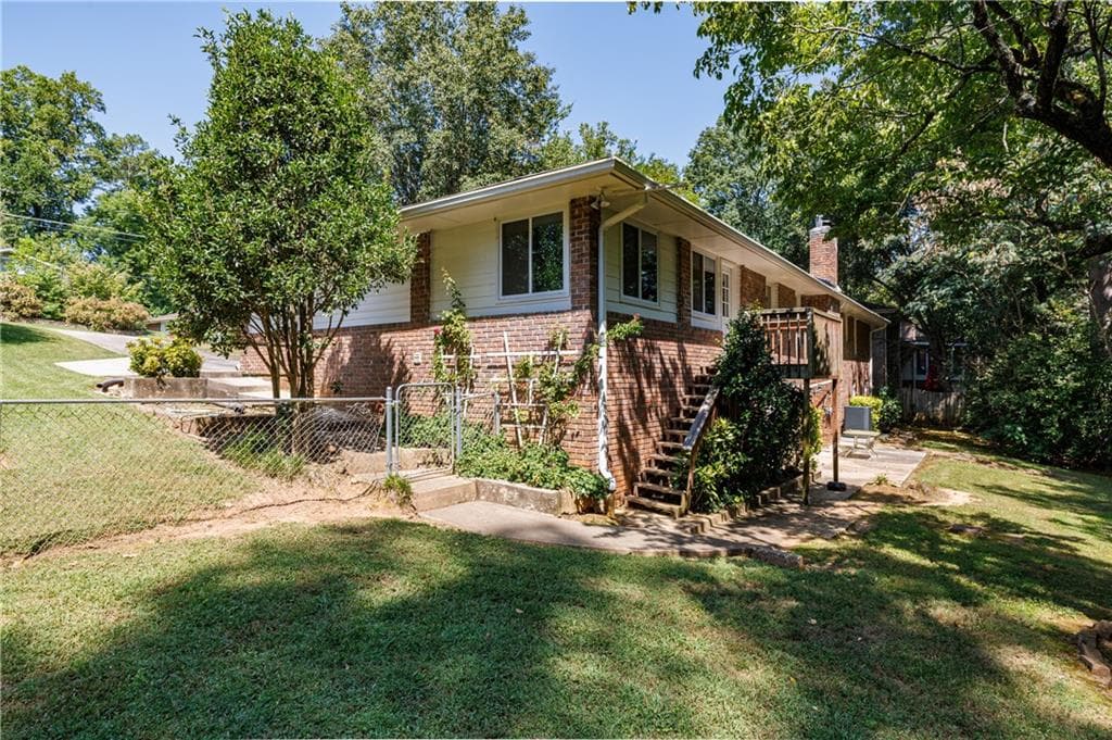 3 bedroom, 2 bathroom, 2,000 sq ft single family residence under contract at 3612 Hershey Lane, Tucker, GA 30084 — photo 8
