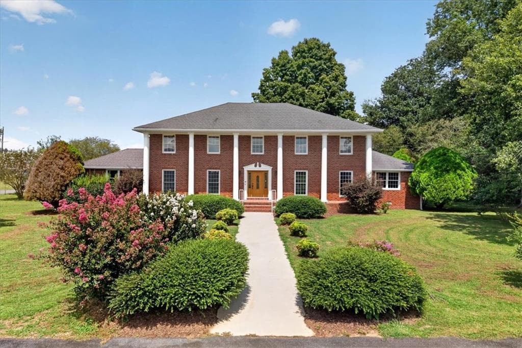 4 bedroom, 4 bathroom, 3,936 sq ft single family residence for sale at 195 River Street, Ellijay, GA 30540 — photo 3