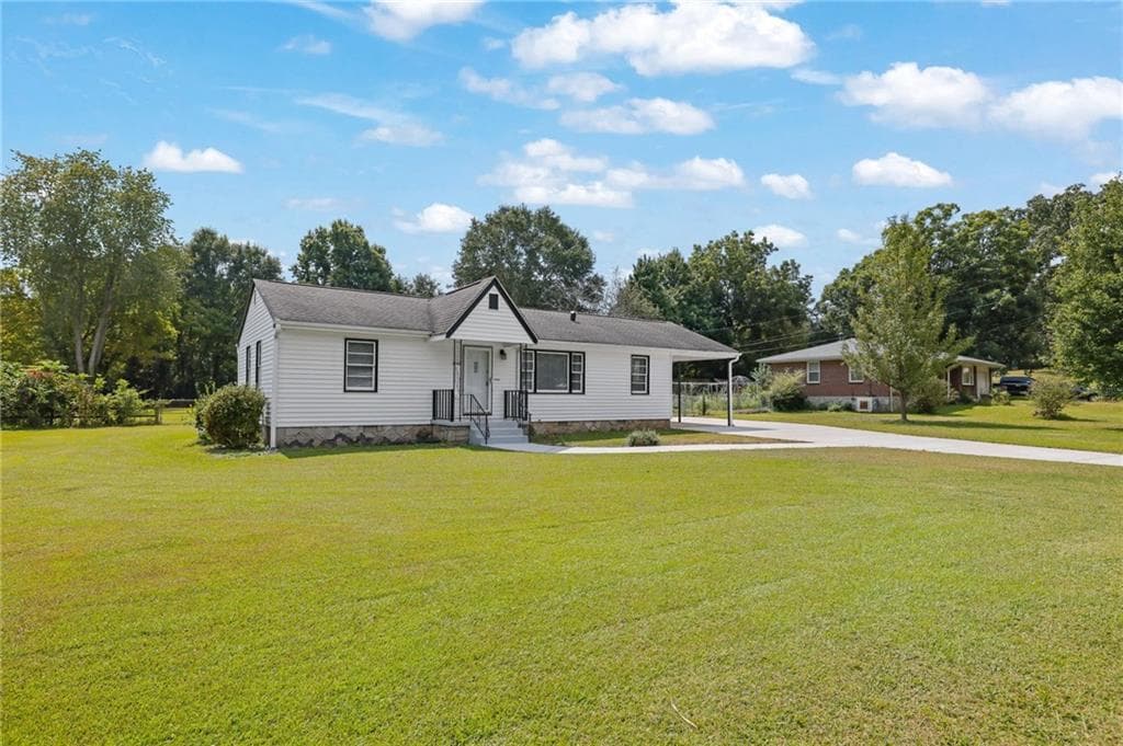 4 bedroom, 2 bathroom, 1,716 sq ft single family residence for sale at 1655 Lucelle Avenue, Stone Mountain, GA 30087 — photo 2