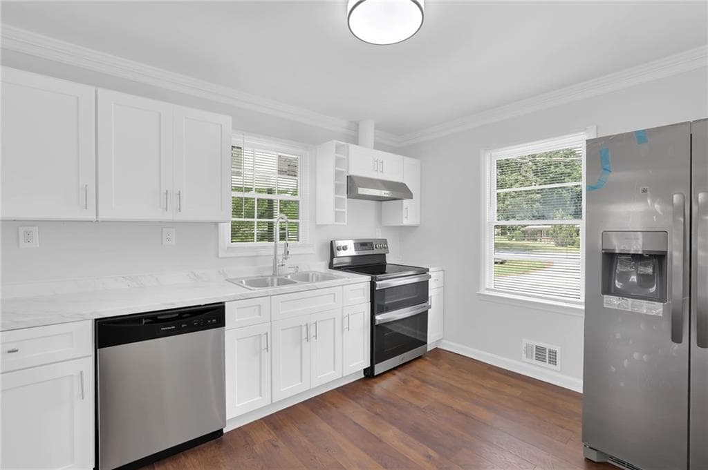 4 bedroom, 2 bathroom, 1,716 sq ft single family residence for sale at 1655 Lucelle Avenue, Stone Mountain, GA 30087 — photo 9