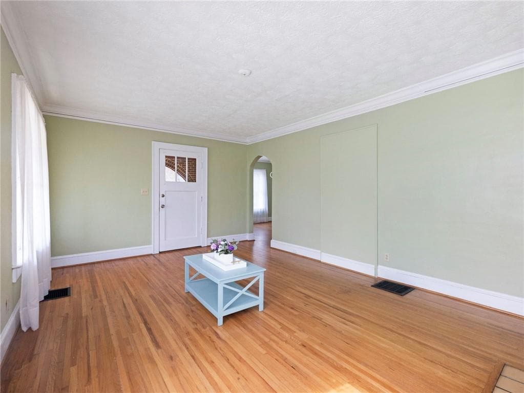 4 bedroom, 3 bathroom, 2,464 sq ft single family residence for sale at 1391 Jefferson Avenue, East Point, GA 30344 — photo 3