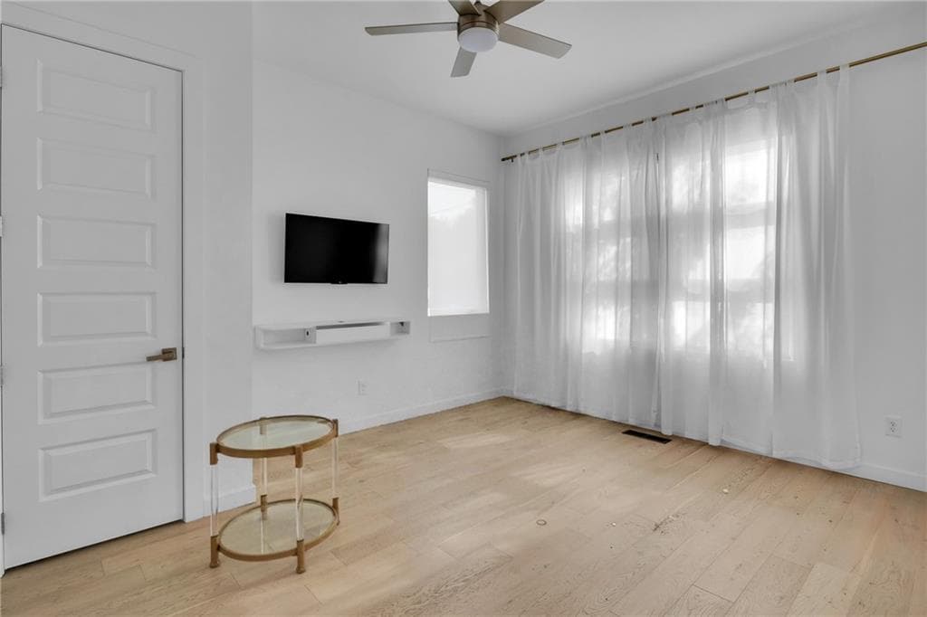 4 bedroom, 3 bathroom, 2,475 sq ft single family residence for sale at 833 Humphries Street, Atlanta, GA 30310 — photo 5