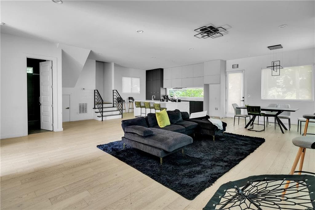 4 bedroom, 3 bathroom, 2,475 sq ft single family residence for sale at 833 Humphries Street, Atlanta, GA 30310 — photo 6
