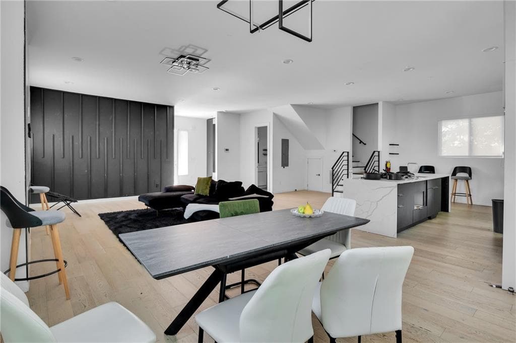 4 bedroom, 3 bathroom, 2,475 sq ft single family residence for sale at 833 Humphries Street, Atlanta, GA 30310 — photo 8