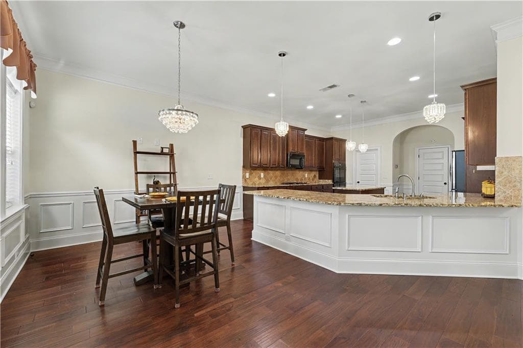 7 bedroom, 5 bathroom, 6,505 sq ft single family residence for sale at 264 Learwood Lane, Atlanta, GA 30349 — photo 10