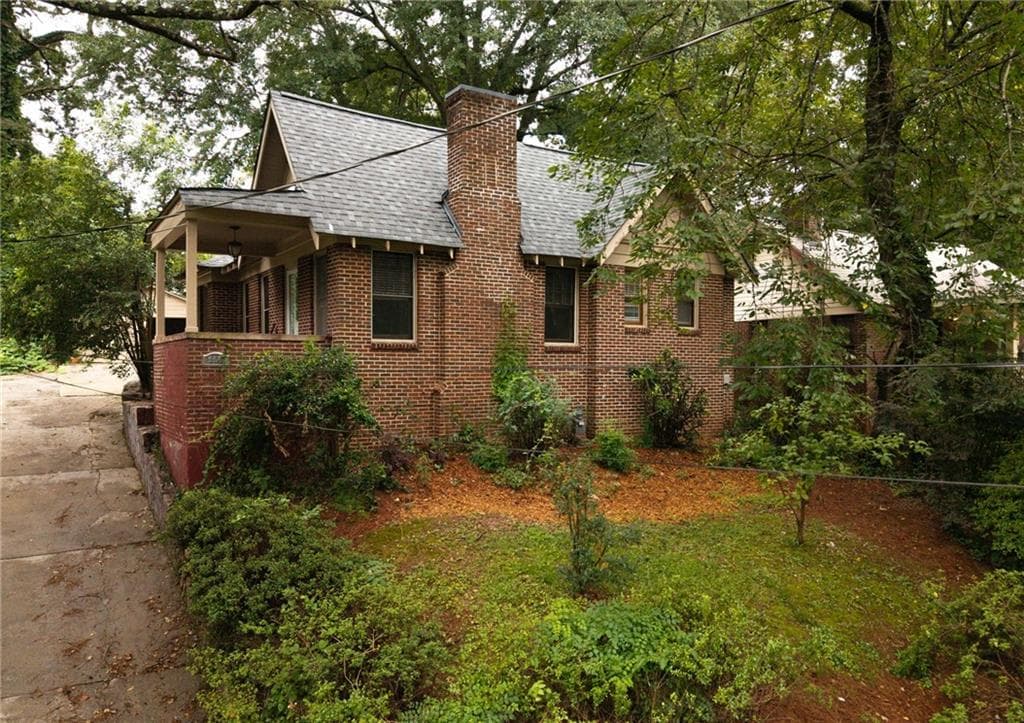 3 bedroom, 1 bathroom, 1,160 sq ft single family residence for sale at 964 Byron Drive, Atlanta, GA 30310 — photo 1 of 21