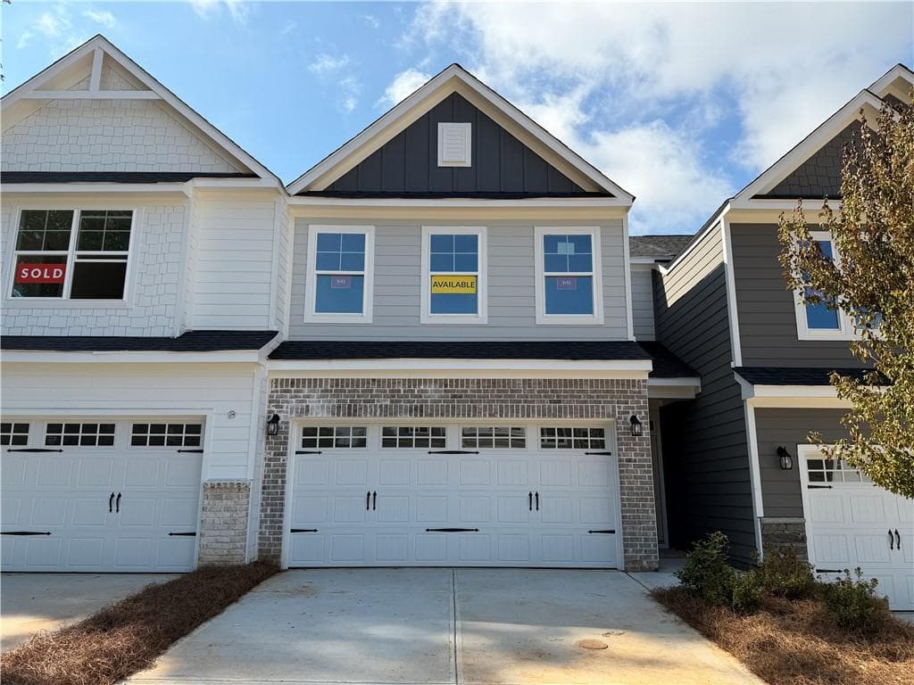 3 bedroom, 3 bathroom, 2,062 sq ft townhouse for sale at 5 Trace Bluff, Dawsonville, GA 30534