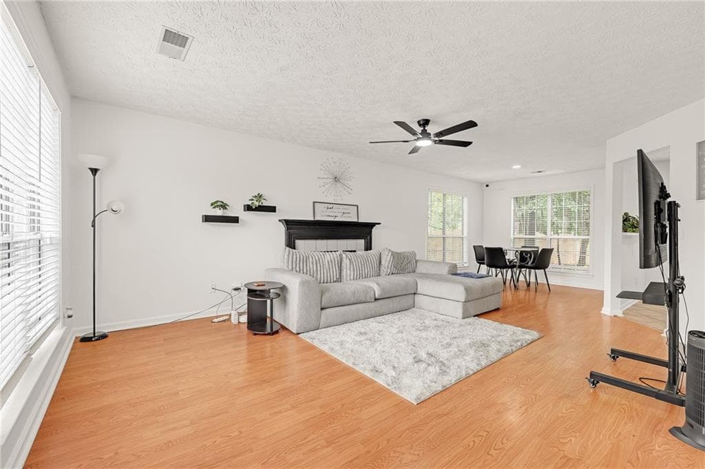 3 bedroom, 3 bathroom, 1,712 sq ft single family residence for sale at 3561 Plum Creek Trail, Kennesaw, GA 30152 — photo 4