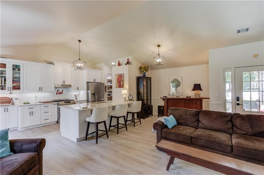 3 bedroom, 2 bathroom, 1,272 sq ft single family residence under contract at 1023 Laurel Green Lane, Sugar Hill, GA 30518 — photo 4