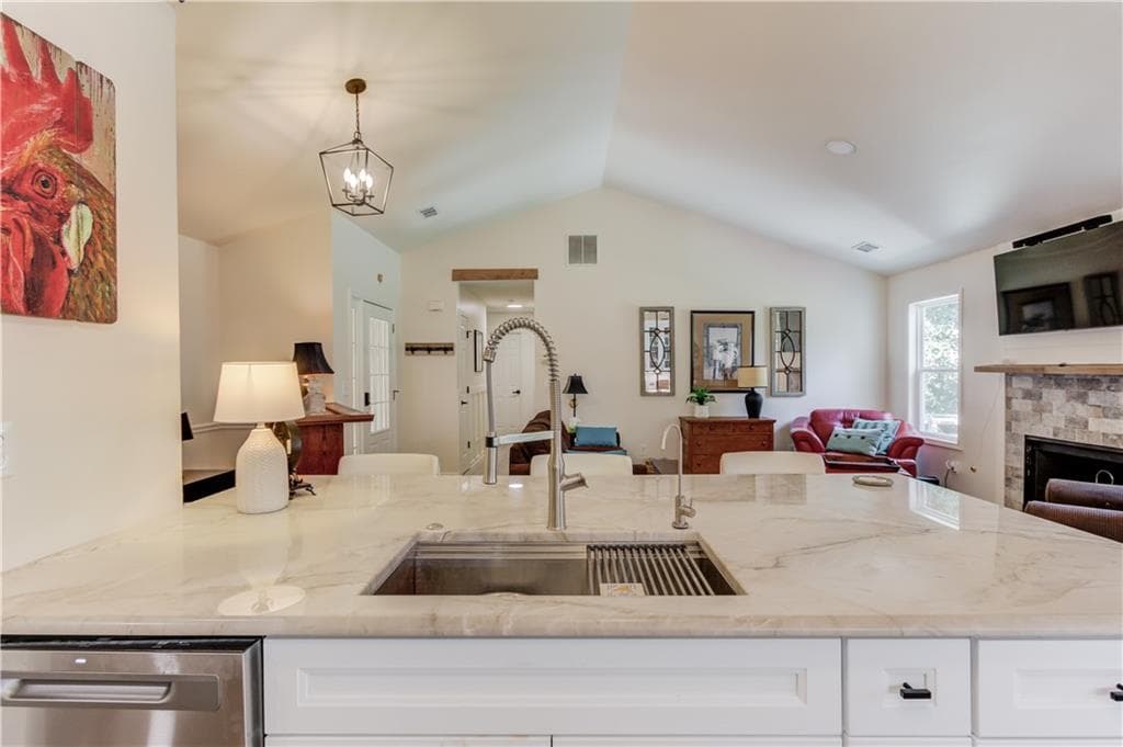 3 bedroom, 2 bathroom, 1,272 sq ft single family residence under contract at 1023 Laurel Green Lane, Sugar Hill, GA 30518 — photo 8