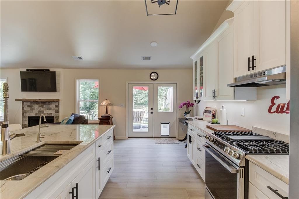 3 bedroom, 2 bathroom, 1,272 sq ft single family residence under contract at 1023 Laurel Green Lane, Sugar Hill, GA 30518 — photo 9