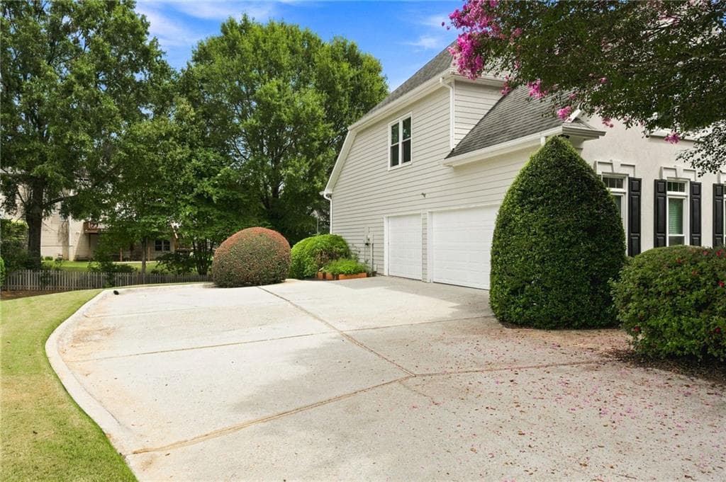 4 bedroom, 3 bathroom, 3,215 sq ft single family residence for sale at 3038 Tottenham Lane, Marietta, GA 30064 — photo 7